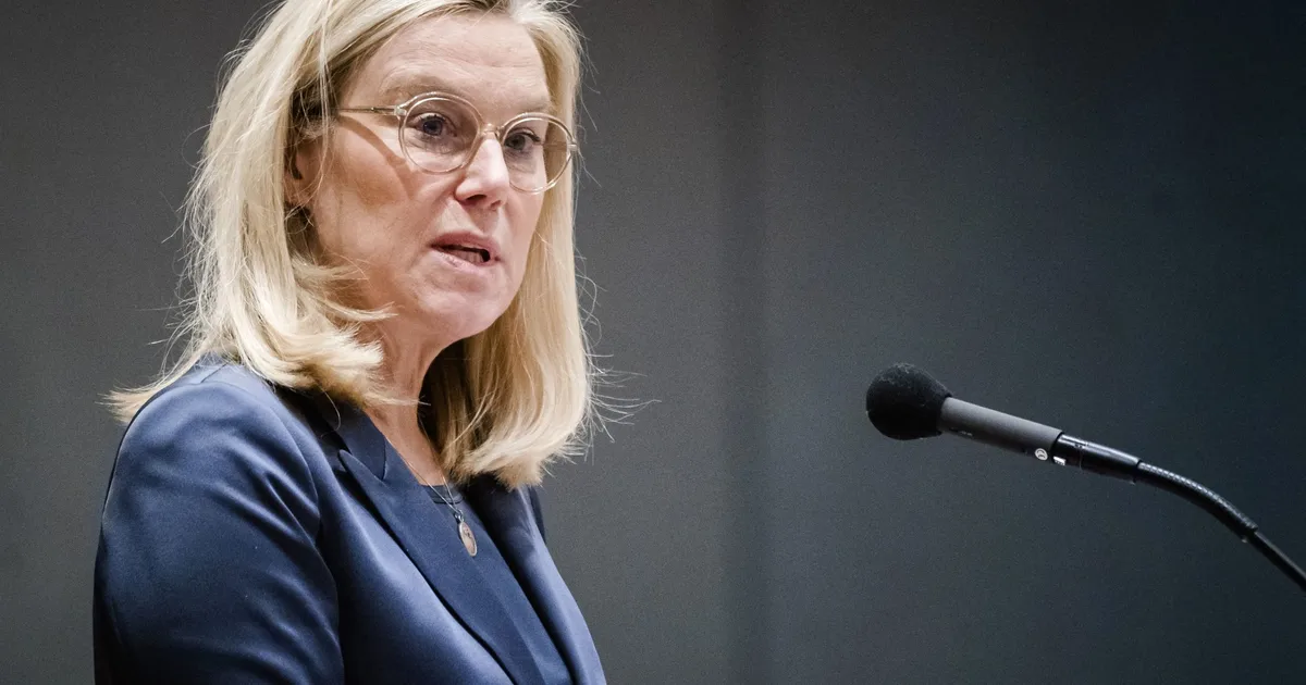 New Dutch finance chief warns against &lsquo;throwing caution to the wind&rsquo; on spending